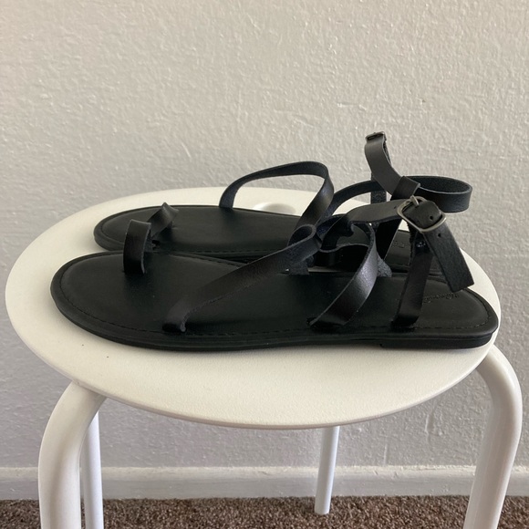 Ankle Strappy Toe Loop Sandals - Picture 3 of 3